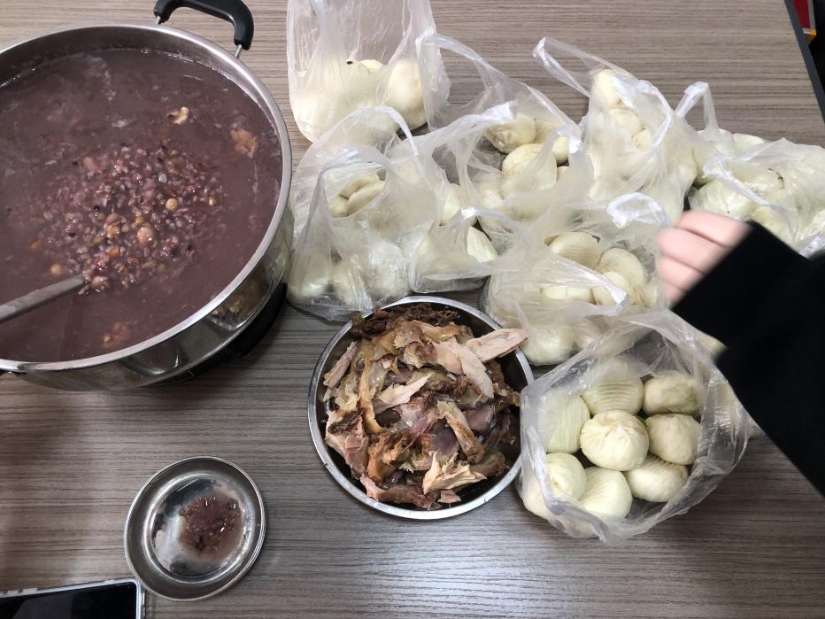 ज़ेमीजिया के कर्मचारियों ने लाबा महोत्सव मनाया